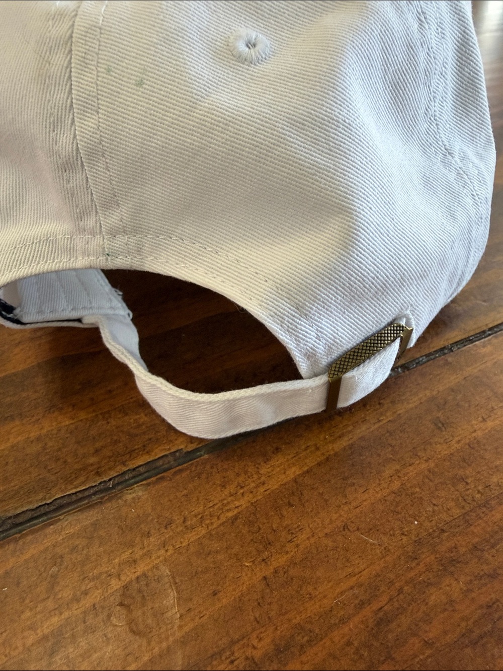 ‘47 Women’s White Baseball Cap with Pink Heart Logo - Picture 7 of 9